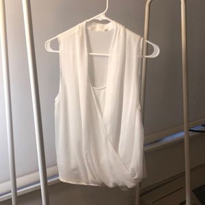 Banana republic elegant white sleeveless blouse
